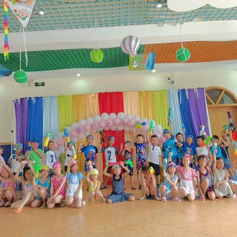 狂欢戏水 童心飞扬