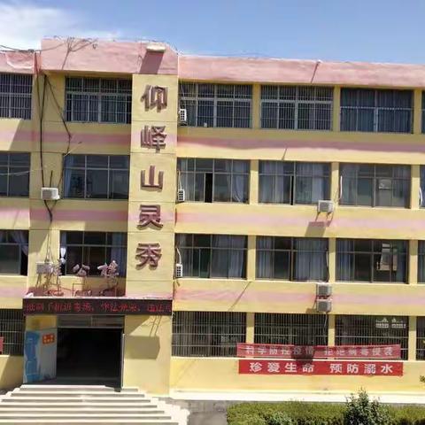 邹城市峄山中学少先队开展互检互学互评活动