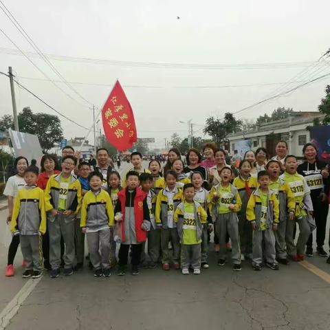 仁厚里小学亲子跑团参加2019马拉松健康跑