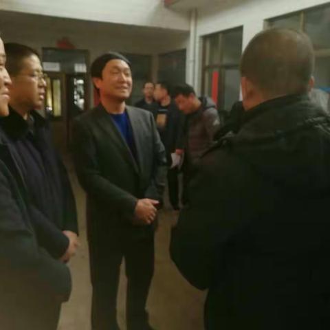 市乡领导到石洞中心校石洞小学慰问困难教师