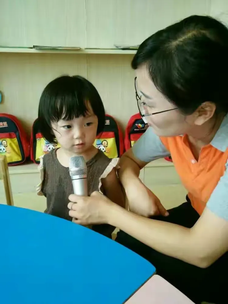 红黄蓝亲子园精英班薛佳欣小朋友毕业留念
