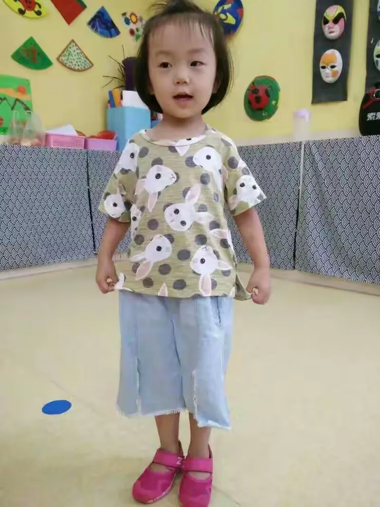 红黄蓝亲子园精英班薛佳欣小朋友毕业留念