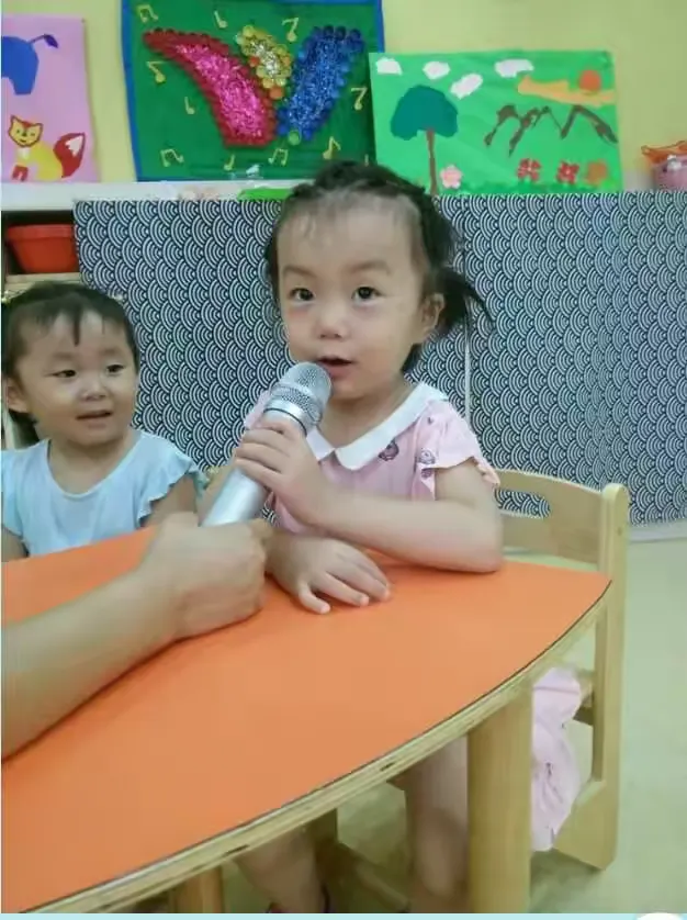 红黄蓝亲子园精英班薛佳欣小朋友毕业留念