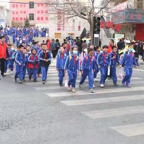 雷锋精神永相传 志愿服务我先行——区十一校开展学雷锋志愿服务活动