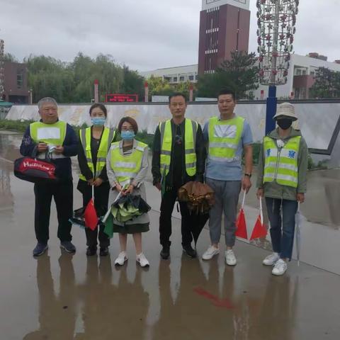 2018级九年13班                                                    家长志愿者在行动