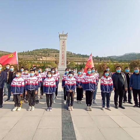 缅怀革命先烈，弘扬烈士精神——泾阳县兴隆镇白王中学开展清明祭扫暨研学旅行活动