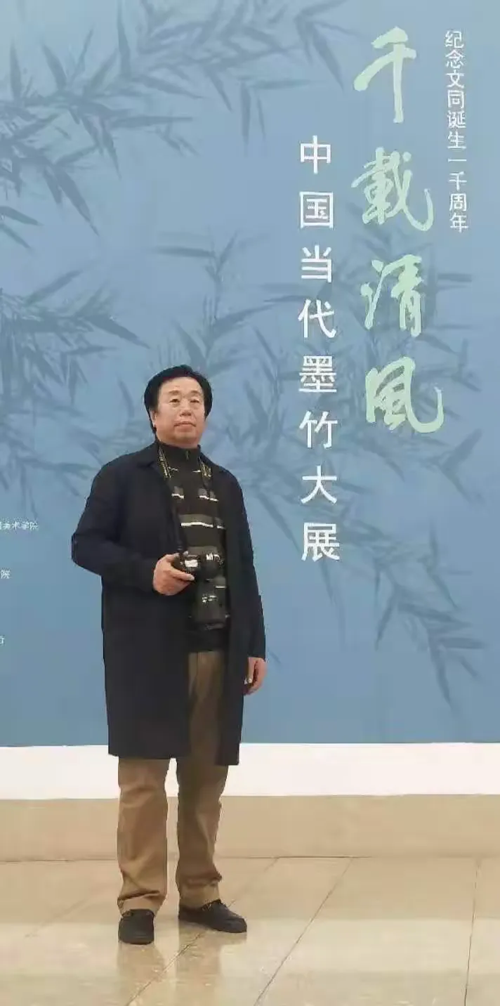 王瑞生联系电话:13730518866现已被多个书画院特聘为专职画家瀚唐书画