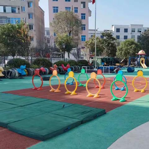 古市幼儿园：小班段开展“萌娃向前冲”竞赛活动