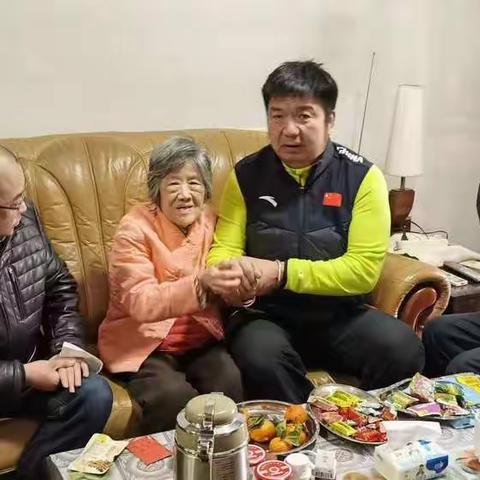 民革市委新城区工委胡家庙支部慰问老党员陈巧义同志