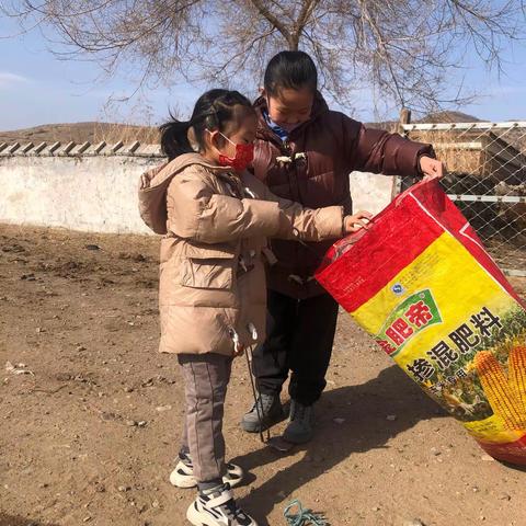 乌兰哈达中心幼儿园大班——“学习雷锋精神，共建美好家园”活动