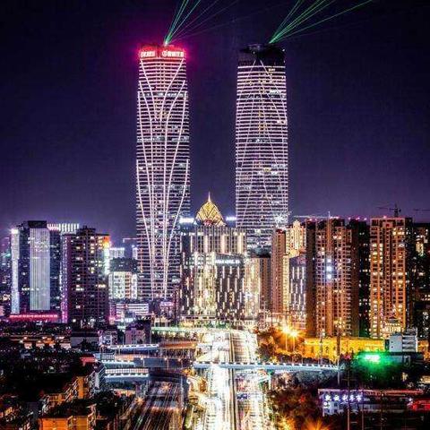 《走在滇西的富饶圣地》议论文