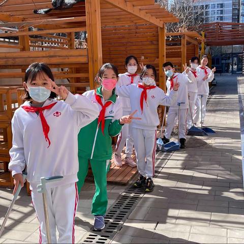 【崇小·五10】学雷锋，做先锋