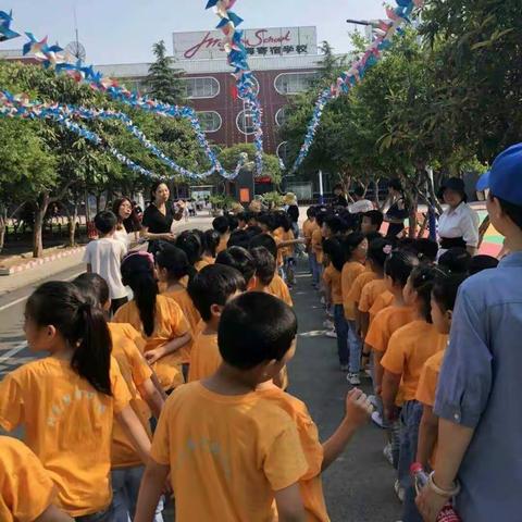 幼小衔接课堂——阳光教育幼儿园师生共同参观我市最优秀的寄宿学校