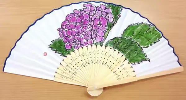 老妈画扇子