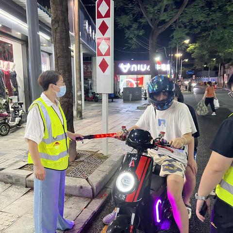 龙岗墟社区开展夜间交通安全整治行动