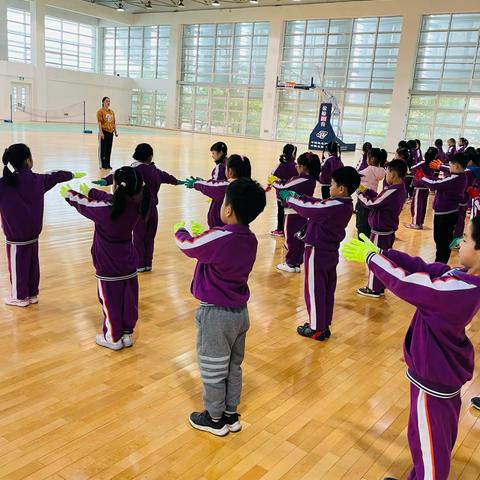 快乐的爬行游戏—一（6）班家长课程