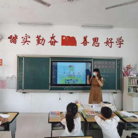 【贾汪区茱萸山街道中心小学】“从小听党话，一起向未来”         ------茱萸山街道中心小学六一入队仪式