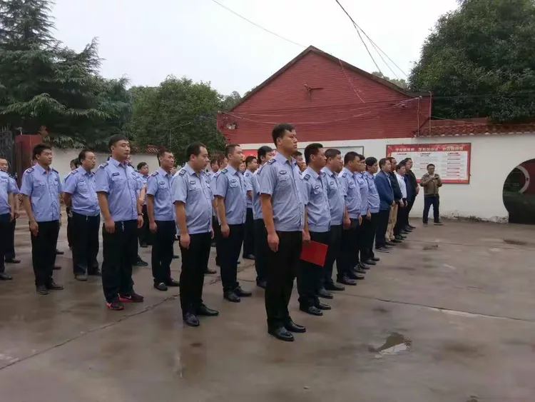 郏县人民政府副县长宋建立,姚庄乡乡长赵战营,安监局局长马峰出席了