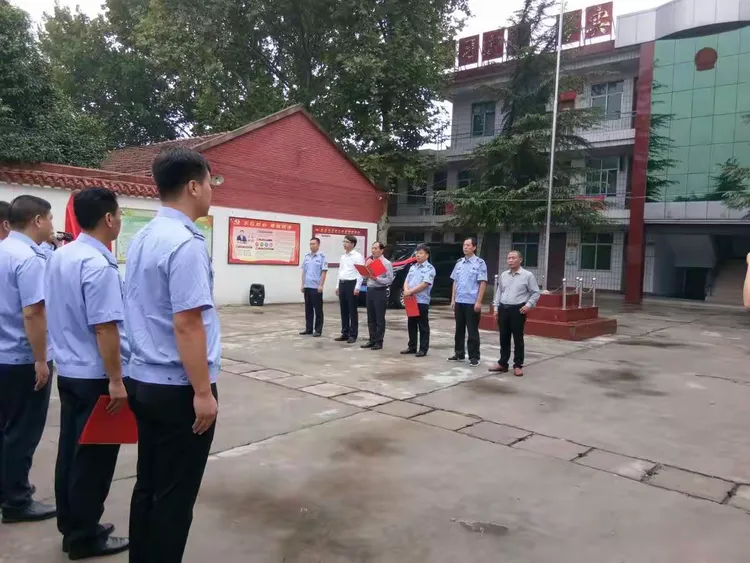郏县人民政府副县长宋建立,姚庄乡乡长赵战营,安监局局长马峰出席了