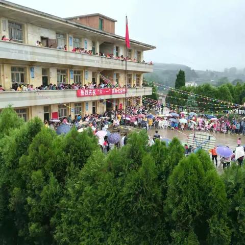 彝良龙街乡龙洞小学六一活动剪影