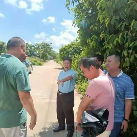 区人大常委会副主任郭登良到新坡镇新坡村委会开展“查堵点、破难题、促发展”调研