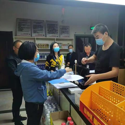 长治市屯留区文化和旅游局         夜查文化市场 筑牢安全防线