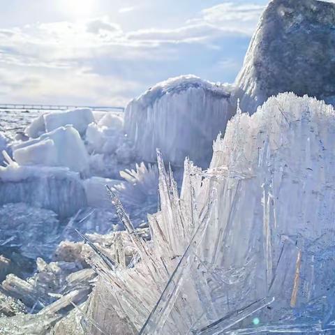 天下富锦绣中华（第210期）冰花朵朵江畔开《朱发摄影作品赏析》，2022.4.18