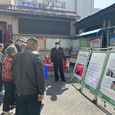 一核五化‖中山门街道群策巷社区携手西安邮局海关开展学雷锋志愿普法宣传活动