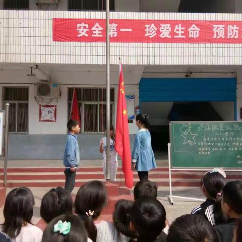 纸房镇秋盘小学庆六一活动 ――红领巾，我为你自豪