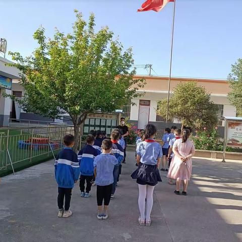 中滩镇毛家小学 2022 年“5·12” 
防震减灾应急疏散演练