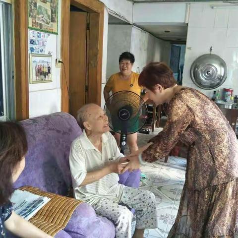 海口市第四人民医院组织开展“七一”慰问建国前老党员活动