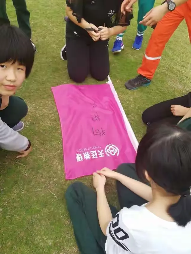 这是我们队的队名竟然叫"狗粮队"是不是让人觉得十分搞笑!!!