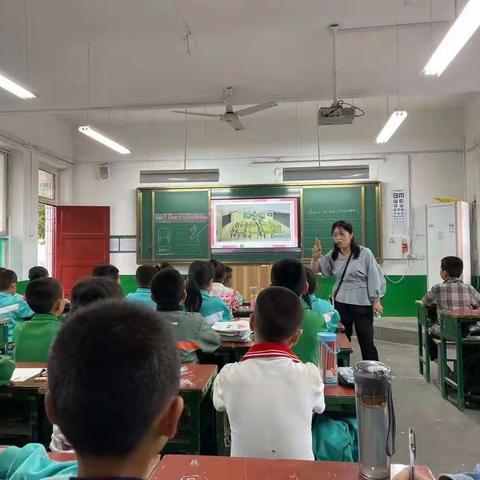 【“三名+”工程】共享优质资源       携手同行提升———城关小学李玲芳“名师+”“大英语”研修共同体同课异构活动