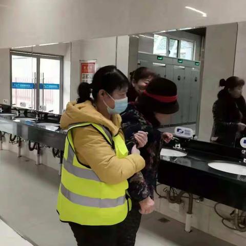 用爱心为寒冷的冬季升温