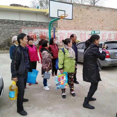 浓浓重阳节，情暖坡头寨——记洛阳爱心人士到高山镇坡头寨村看望慰问困难老人之行！