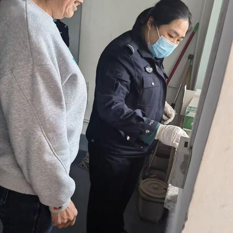 青羊派出所对全镇公职人员和村干部开展吸毒尿液检测