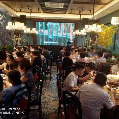 携手共进，感恩有您！9月8日如诗如画的一个好日子部门月度聚餐。