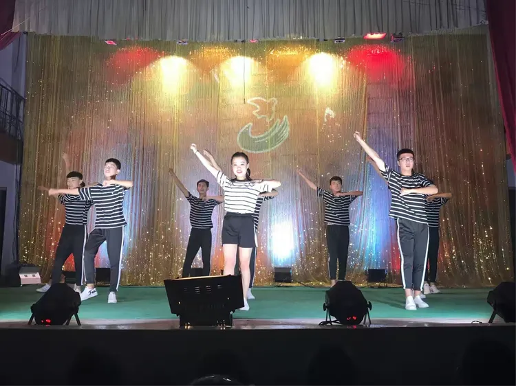 定襄诚信中学第十一届校园文化艺术节开幕式晚会精彩瞬间