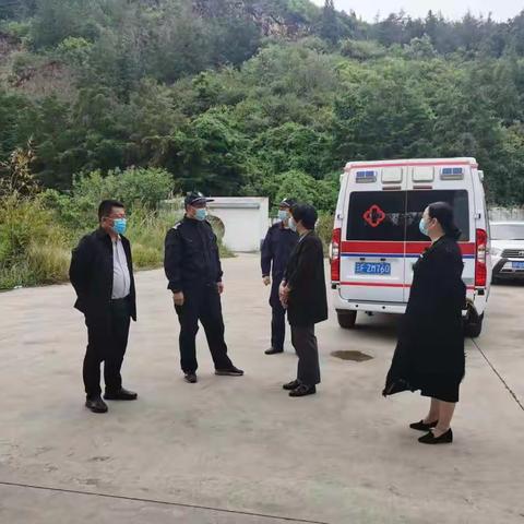 华宁县领导“五一”劳动节走访慰问疫情防控一线工作人员