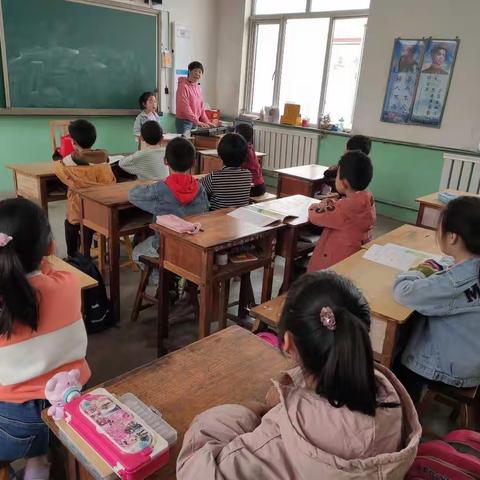 榆林庄中学教师给八里庄小学送课