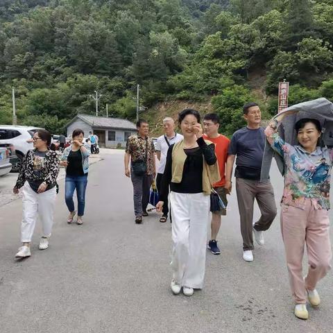 2021.6.15日时隔两年，我们一行人又来到了栾川寨沟风景区，这里风景依旧，但，我们朱颜已改，感慨岁月过的太快。