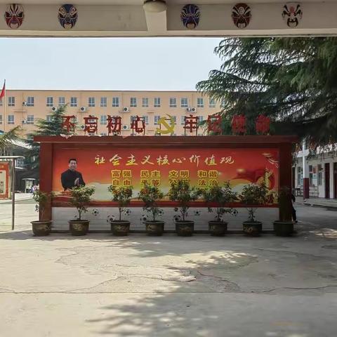 城关镇中心小学举行“喜迎二十大，争做好队员”入队仪式