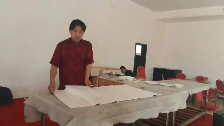 李万江,中华奇人,世界吉尼斯纪录,中国书法家协会会员,中国一级美术师,国礼书法家