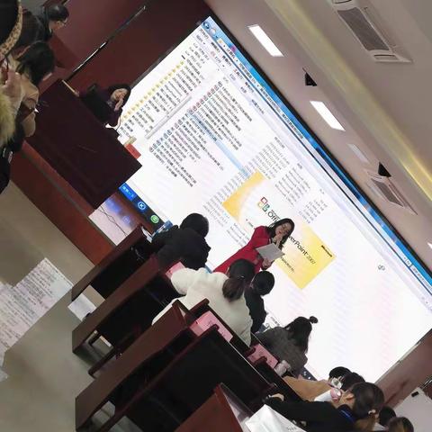 新时代卓越幼儿园教师的养成与师德——吴华芳