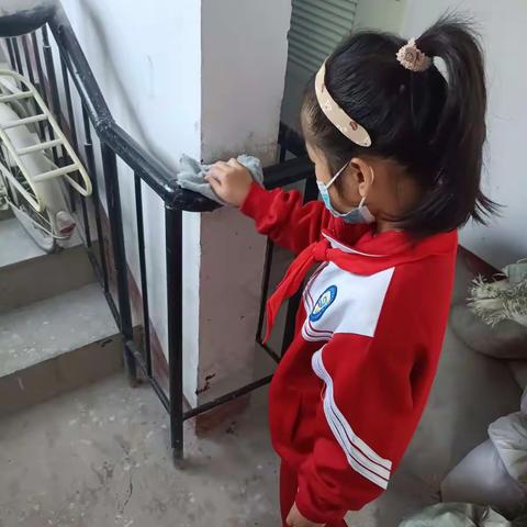 学习雷锋好榜样 世嘉实验小学二（3）中队 杨箫蔓