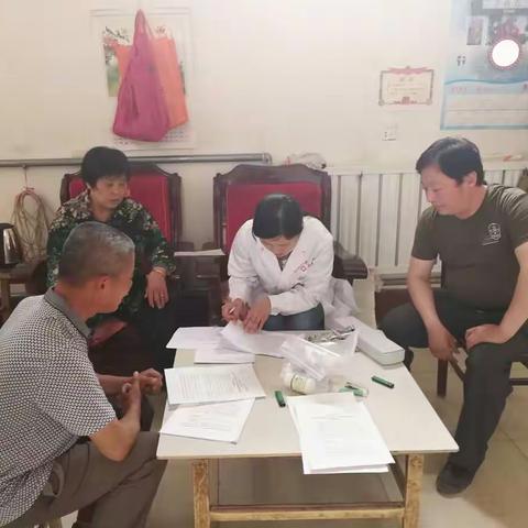 大街镇卫生院开展医疗精准扶贫进行中