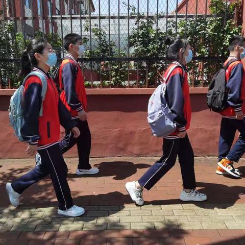 “扎实防疫演练，共筑平安校园”——龙泉实验学校举行开学防疫应急演练