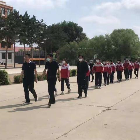 “选择技能成才之路，成就别样出彩人生” ——四里五中学到泰来职教中心参观