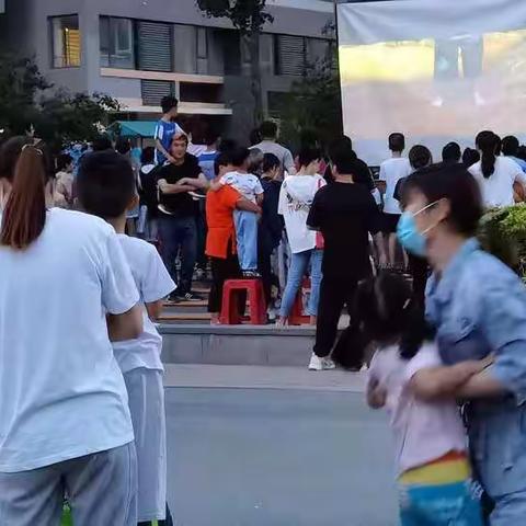 观露天电影  寻红色足迹