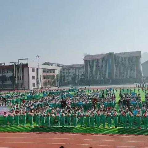 “挥动激情，放飞梦想”北塔学校首届体育节暨19111班亲子运动会